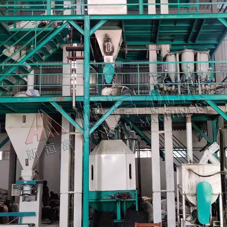 坦（tǎn）桑尼亞（yà）禽畜飼（sì）料加工機組