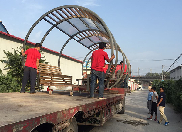 公交（jiāo）候車（chē）亭