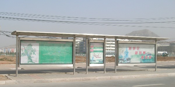 為什麽有的公交候車亭不能遮陽擋雨