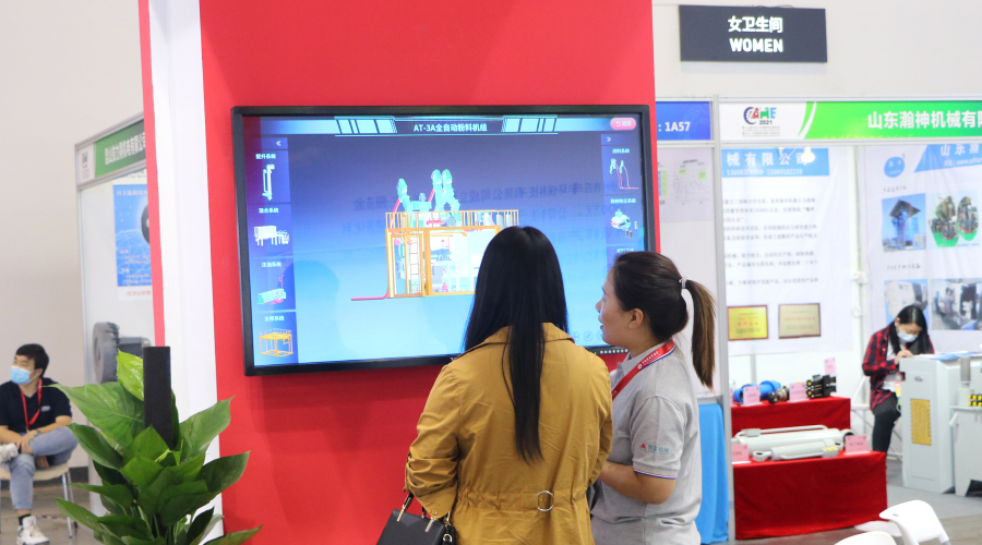 室內大屏幕全方位演示AT—3A的主要結（jié）構